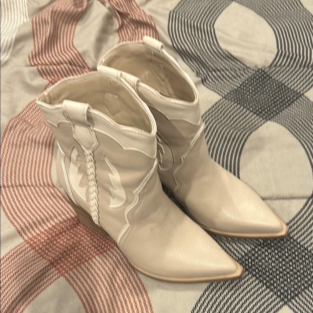 Women's Western Ankle Boots - Cream